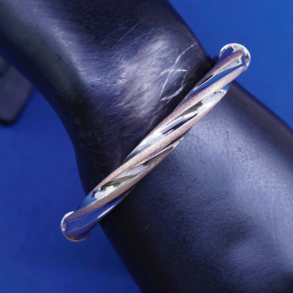 7.25", vtg two Tone sterling silver bracelet, italy 925 twisted cable bangle