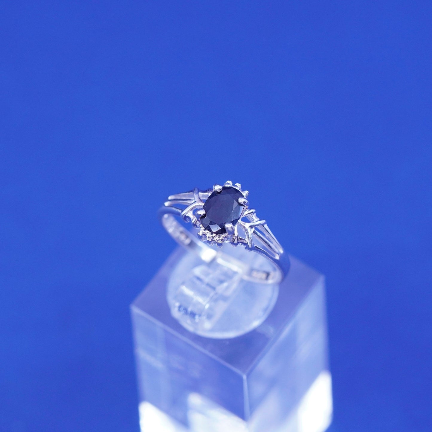 Size 7.25, vintage Sterling 925 silver handmade ring with sapphire