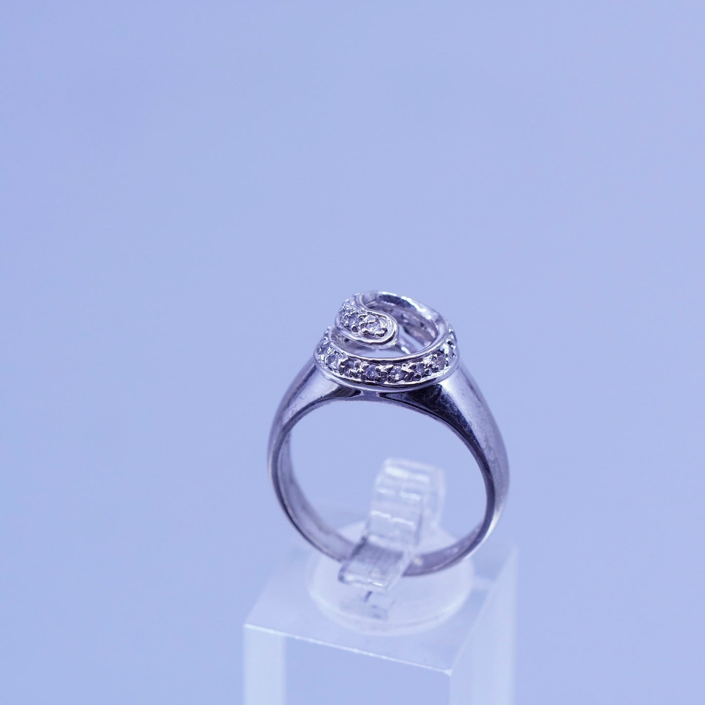 Size 9, vintage Sterling 925 silver handmade swirly ring with Cz