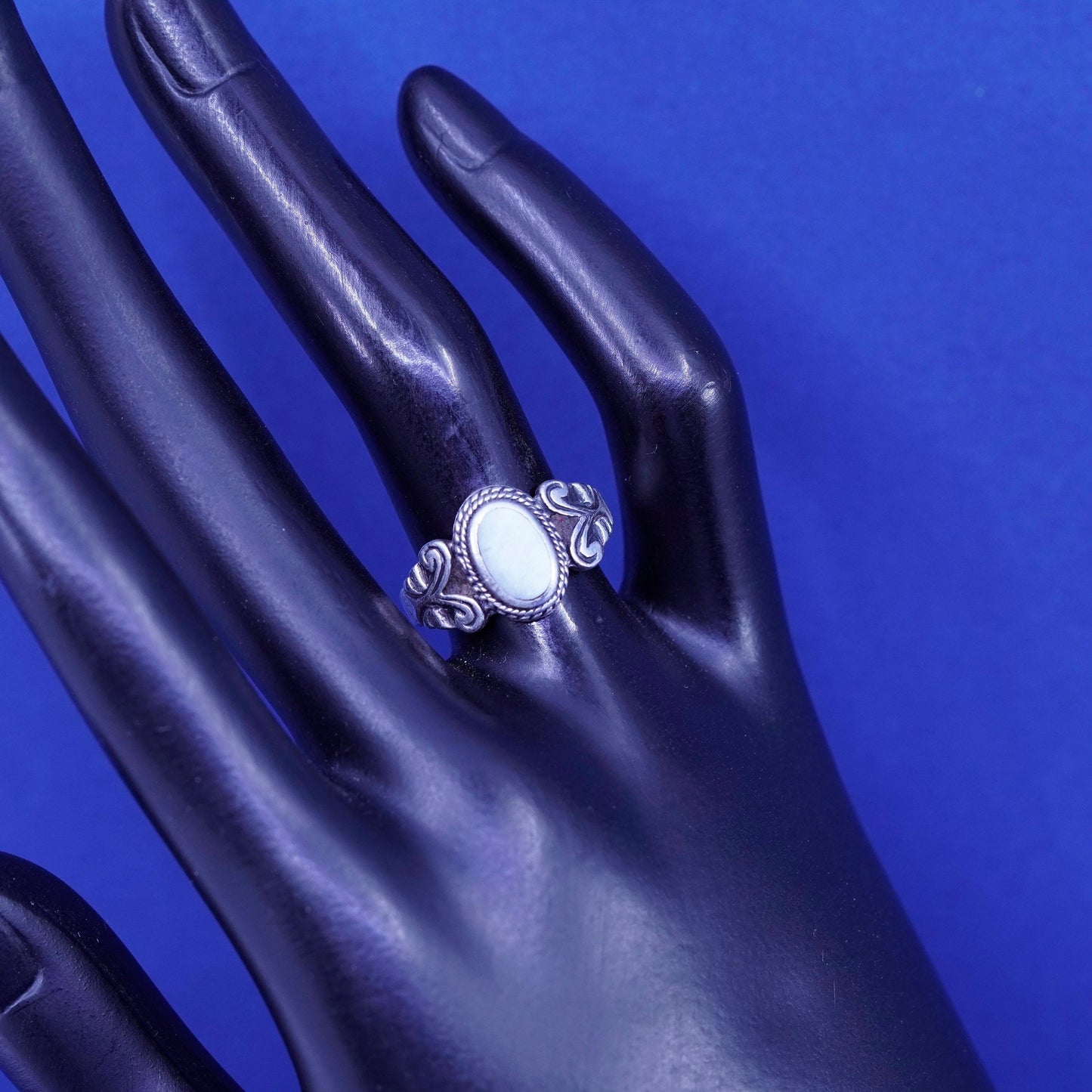Size 7.25, vintage sterling 925 silver handmade ring with mother of pearl