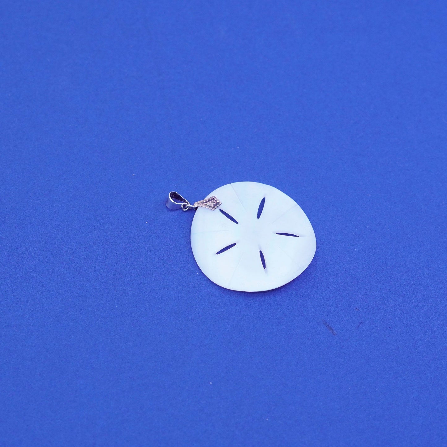 Vintage sterling 925 silver handmade pendant with sand dollar mother of pearl