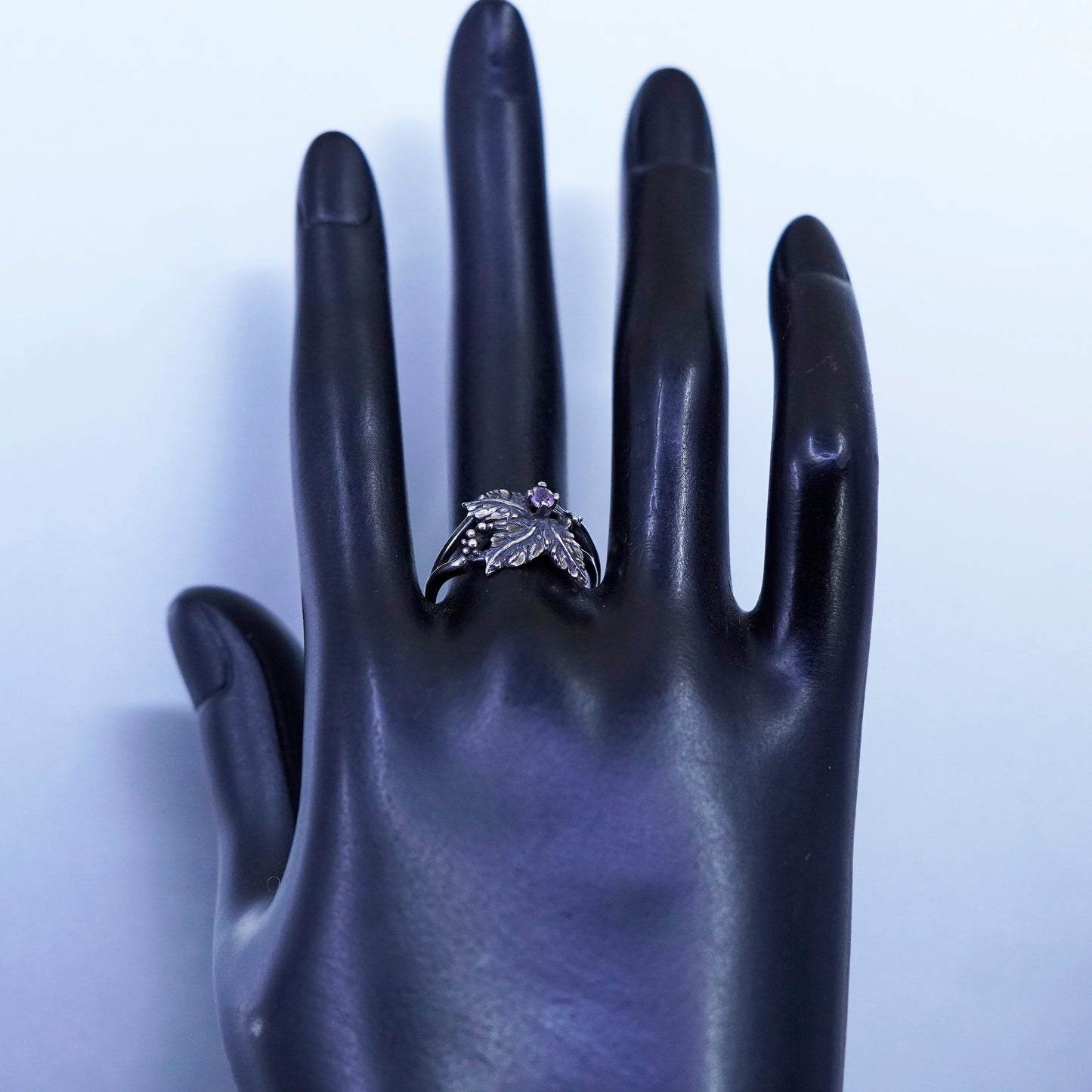 Size 8, vintage Sterling 925 silver handmade ring with amethyst and leaves