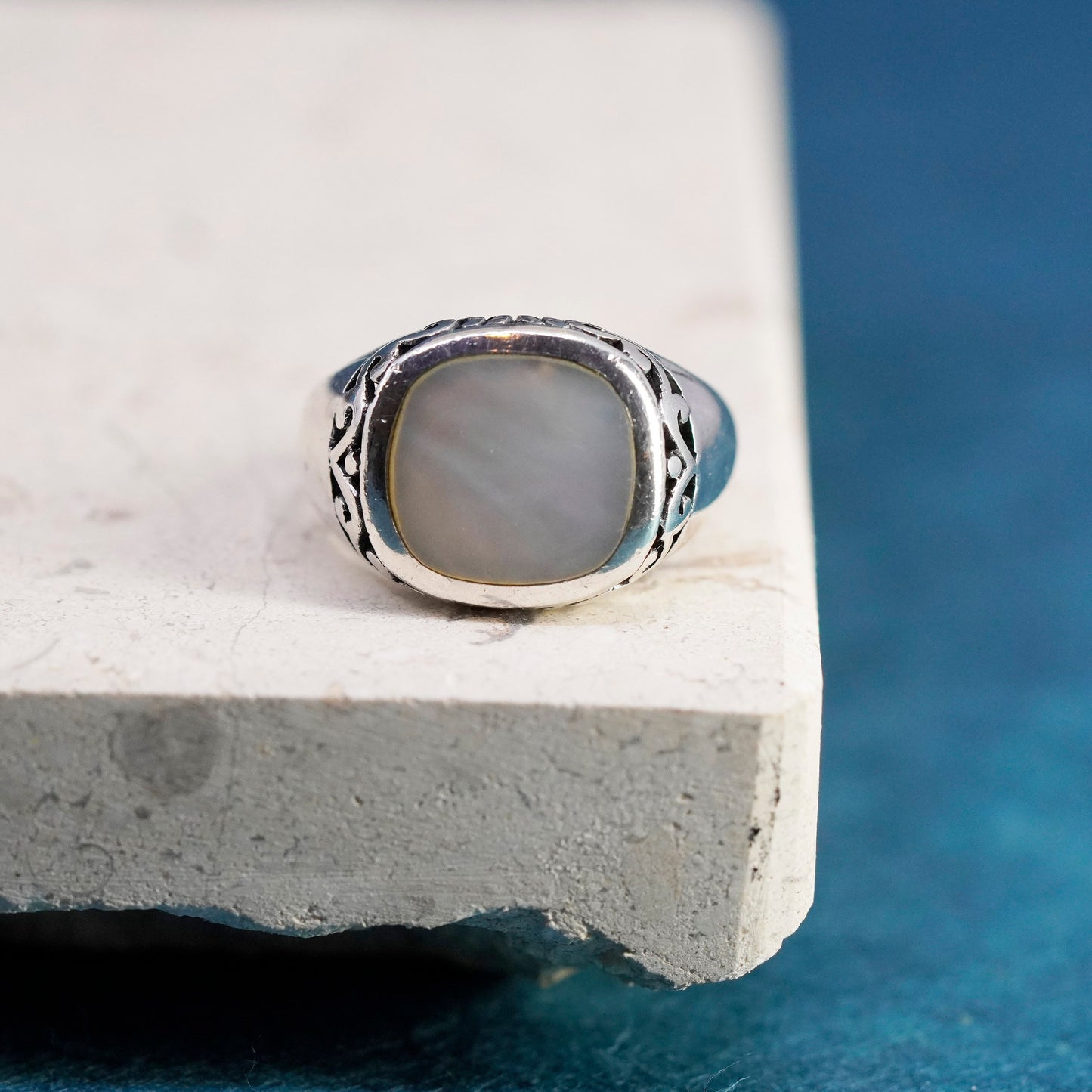 Size 7.5, vintage sterling 925 silver handmade ring with mother of pearl