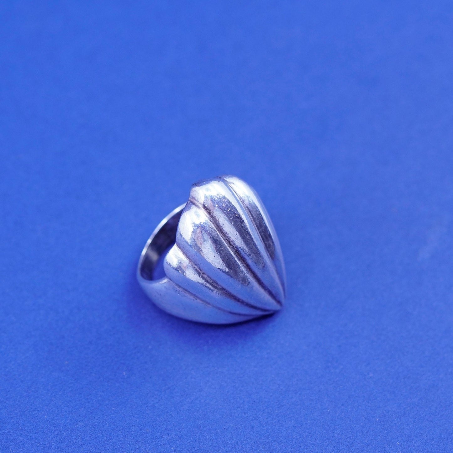 Size 7, vintage sterling silver handmade statement ring, 925 ribbed shell band
