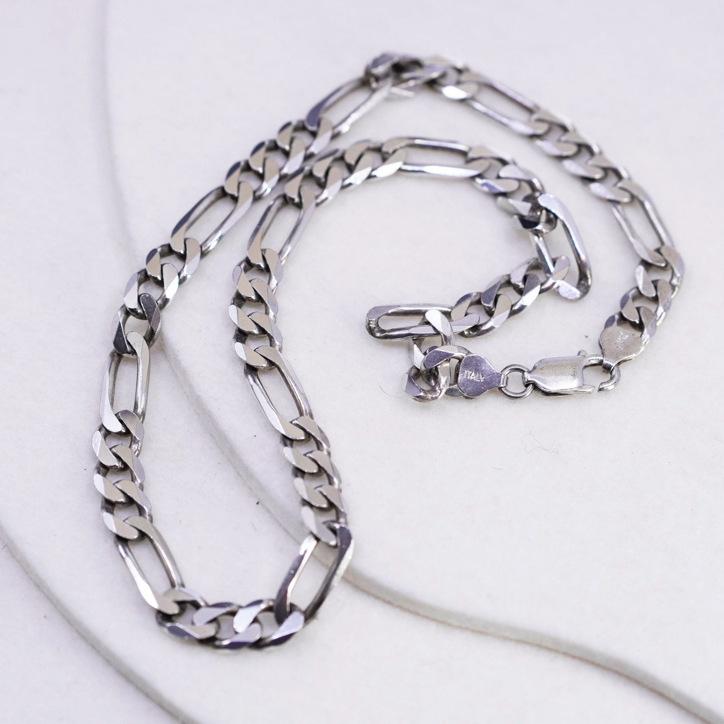 18” 8mm, vintage Italy Sterling 925 silver bold figaro chain necklace