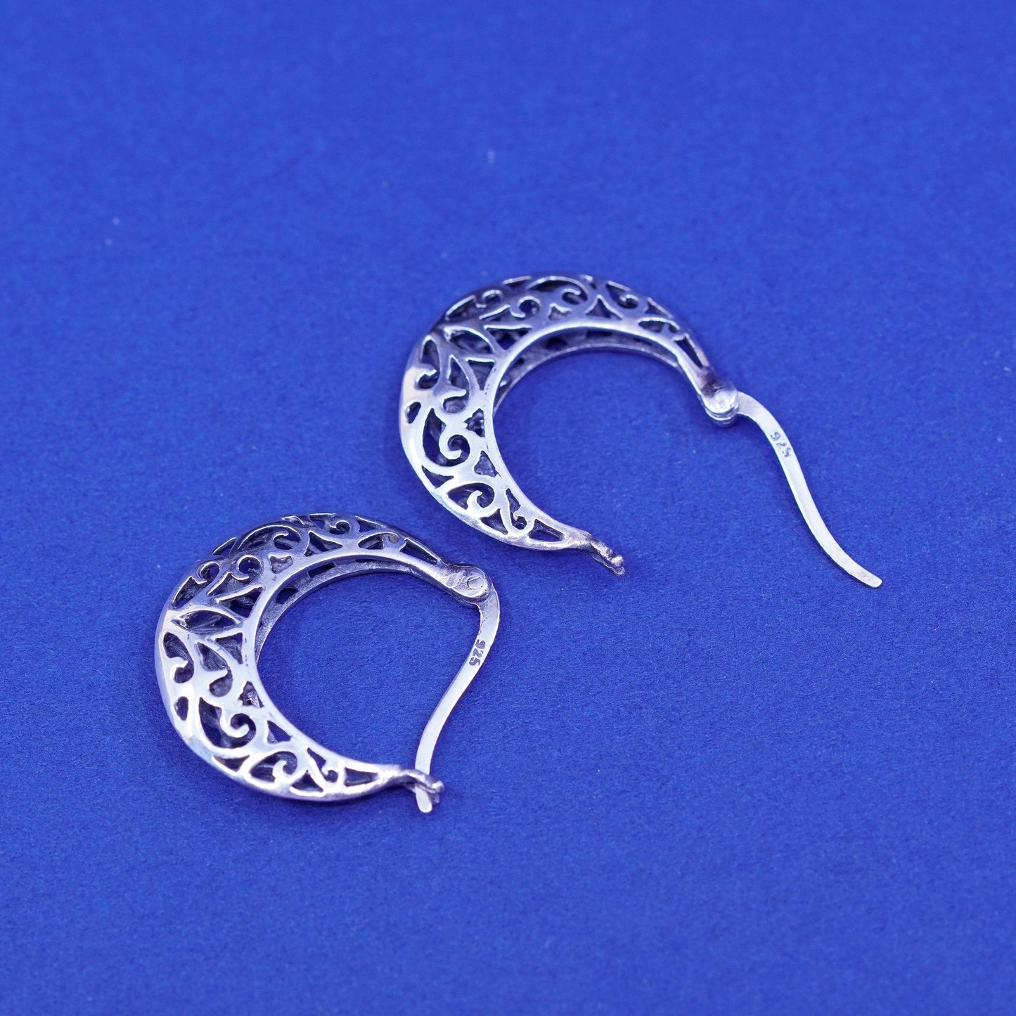 0.75”, Vintage Sterling silver handmade earrings, 925 filigree hoops Huggie