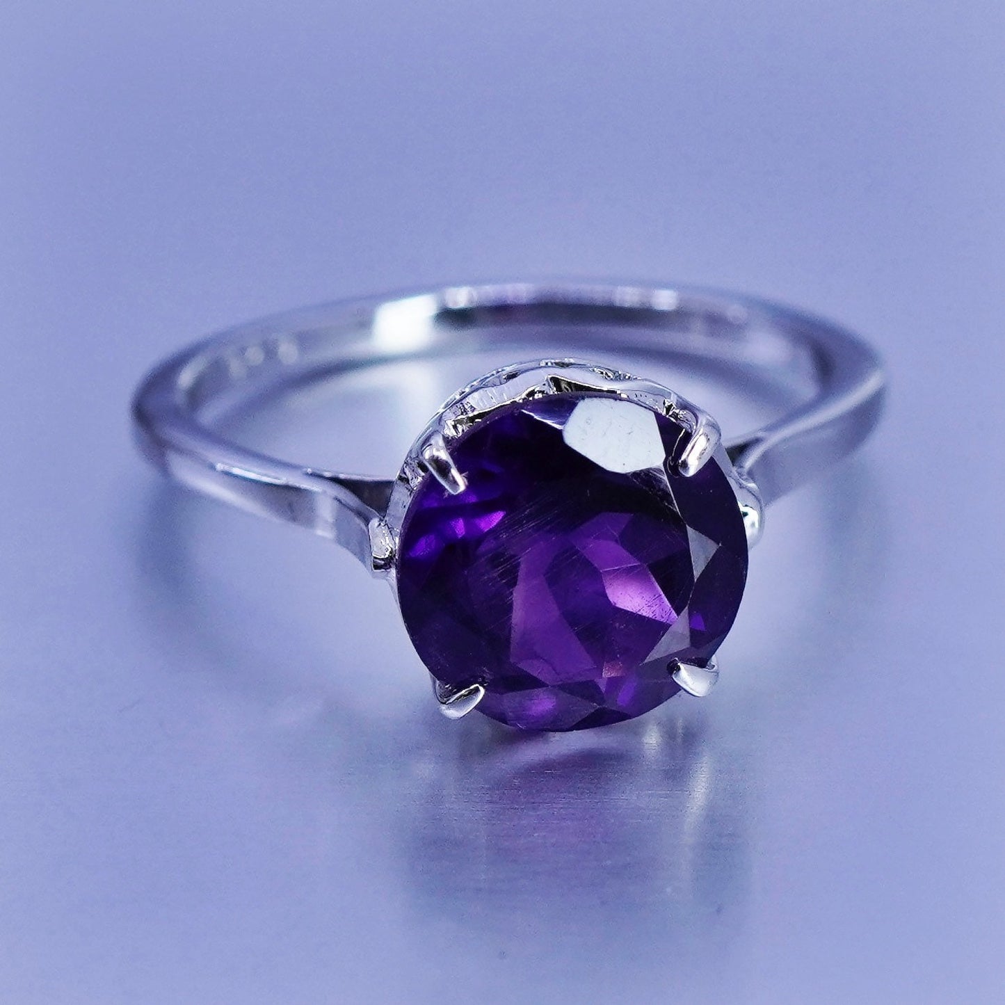 Size 8, vintage Sterling 925 silver handmade band ring with amethyst