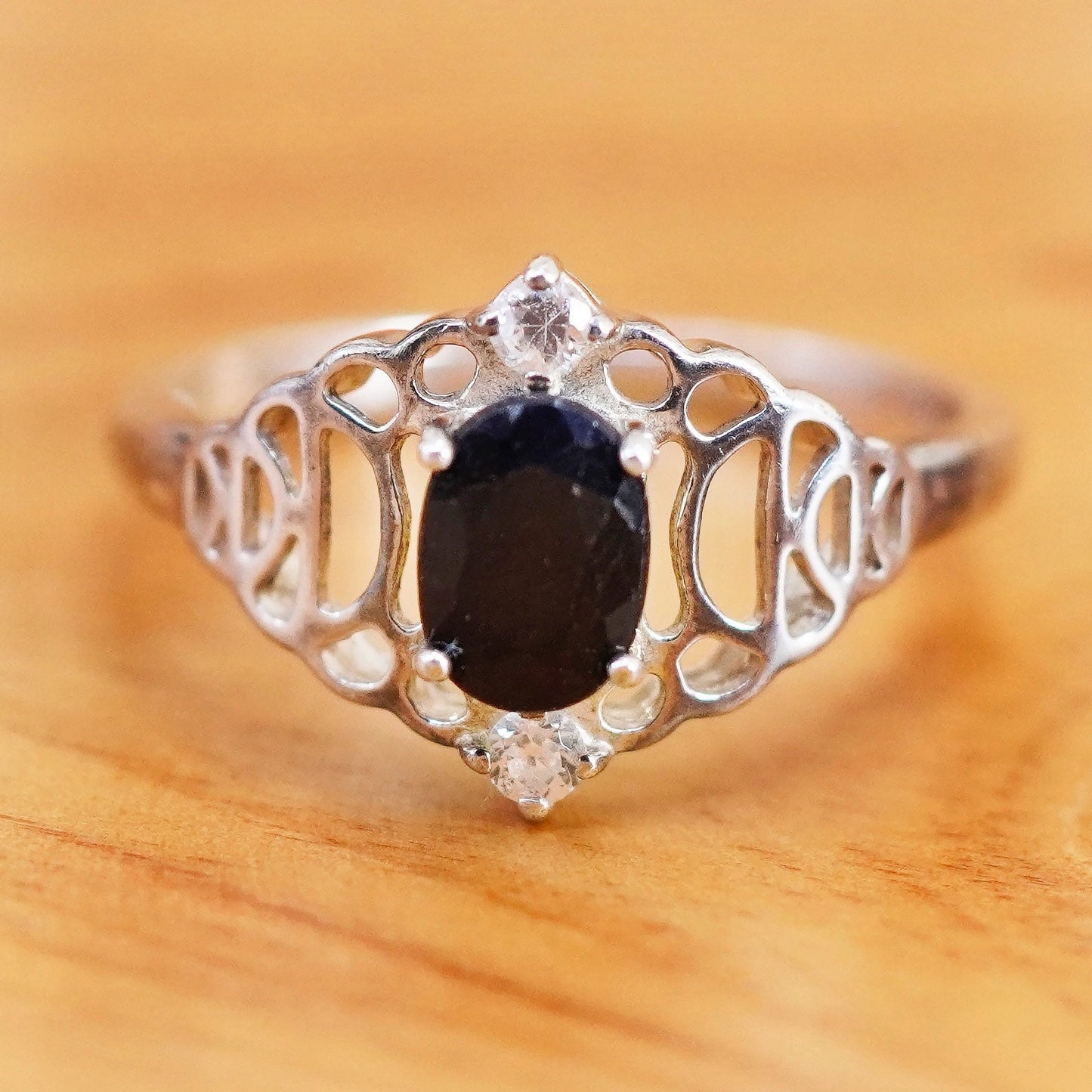 Size 8, vintage Sterling 925 silver handmade ring with sapphire