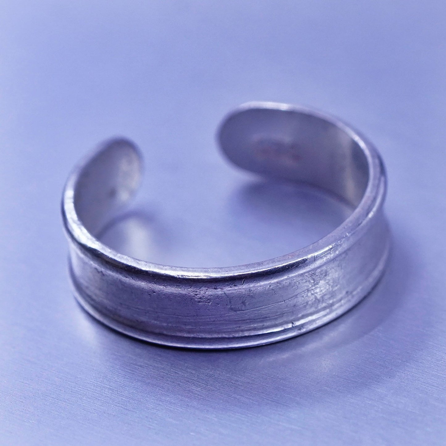 Size 4.25, vintage southwestern Sterling 925 silver ring, band