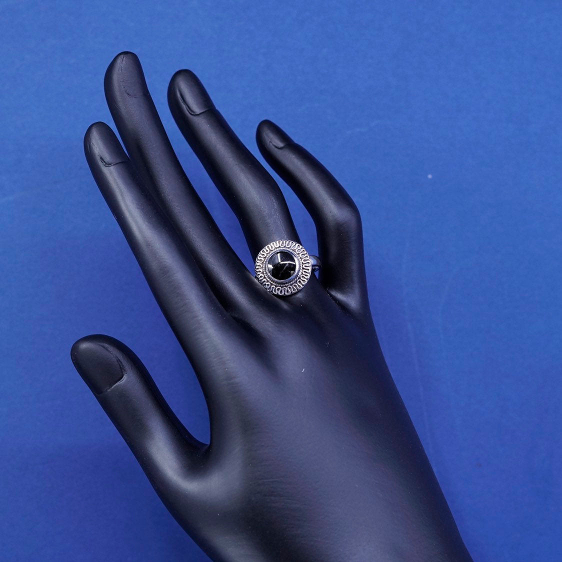 Size 7.25, vtg Sterling silver handmade ring, 925 w/ obsidian N filigree