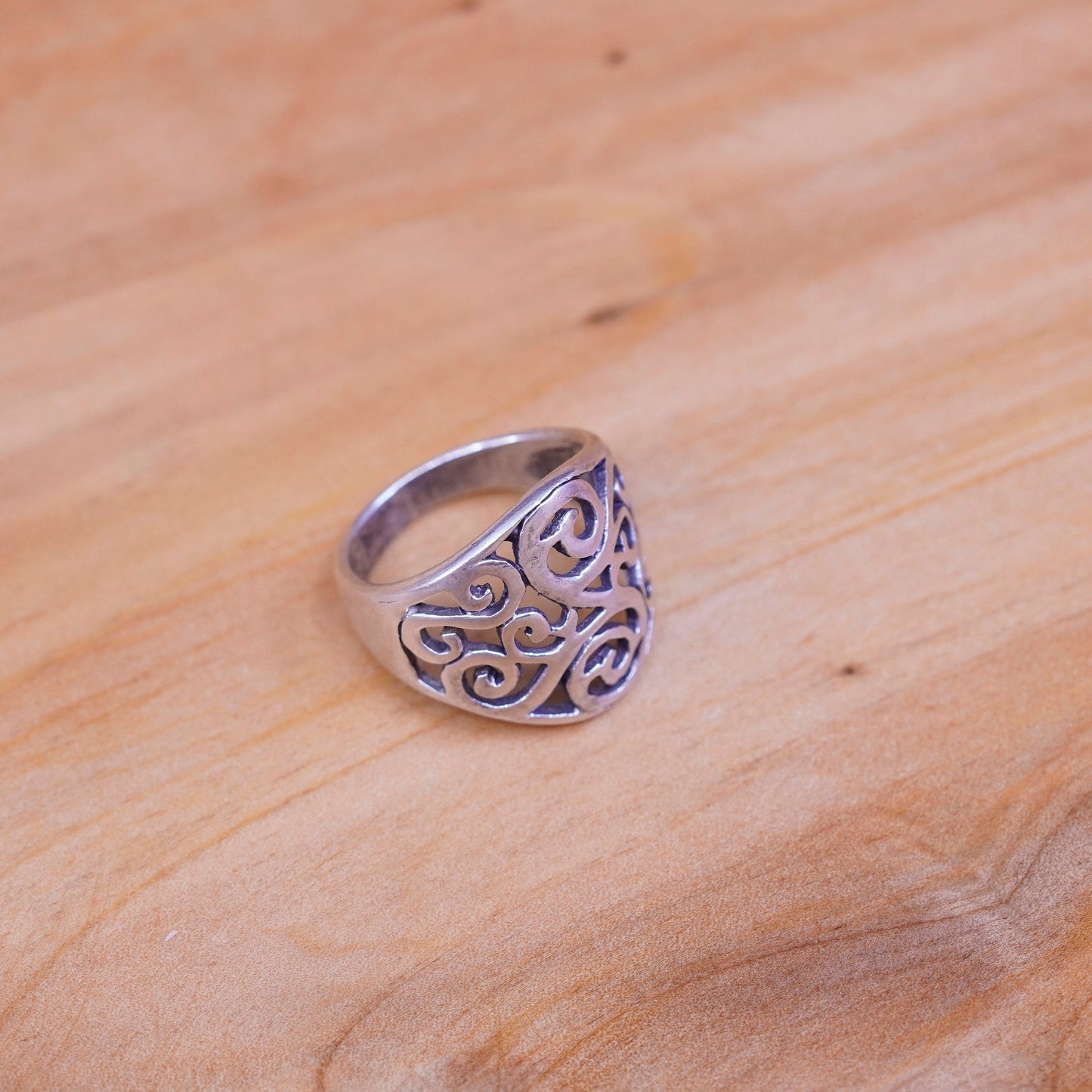 Size 5.75, vintage Sterling 925 silver handmade ring, filigree S band