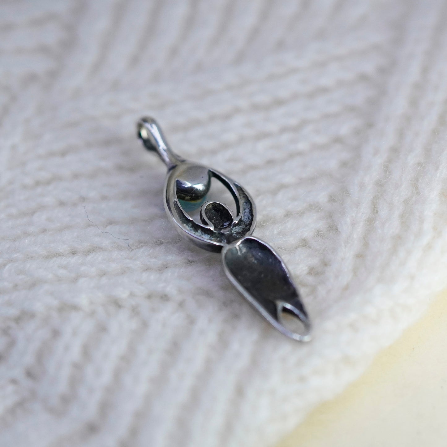 Vintage Sterling 925 silver handmade fertility goddess pendant w/ metallic bead