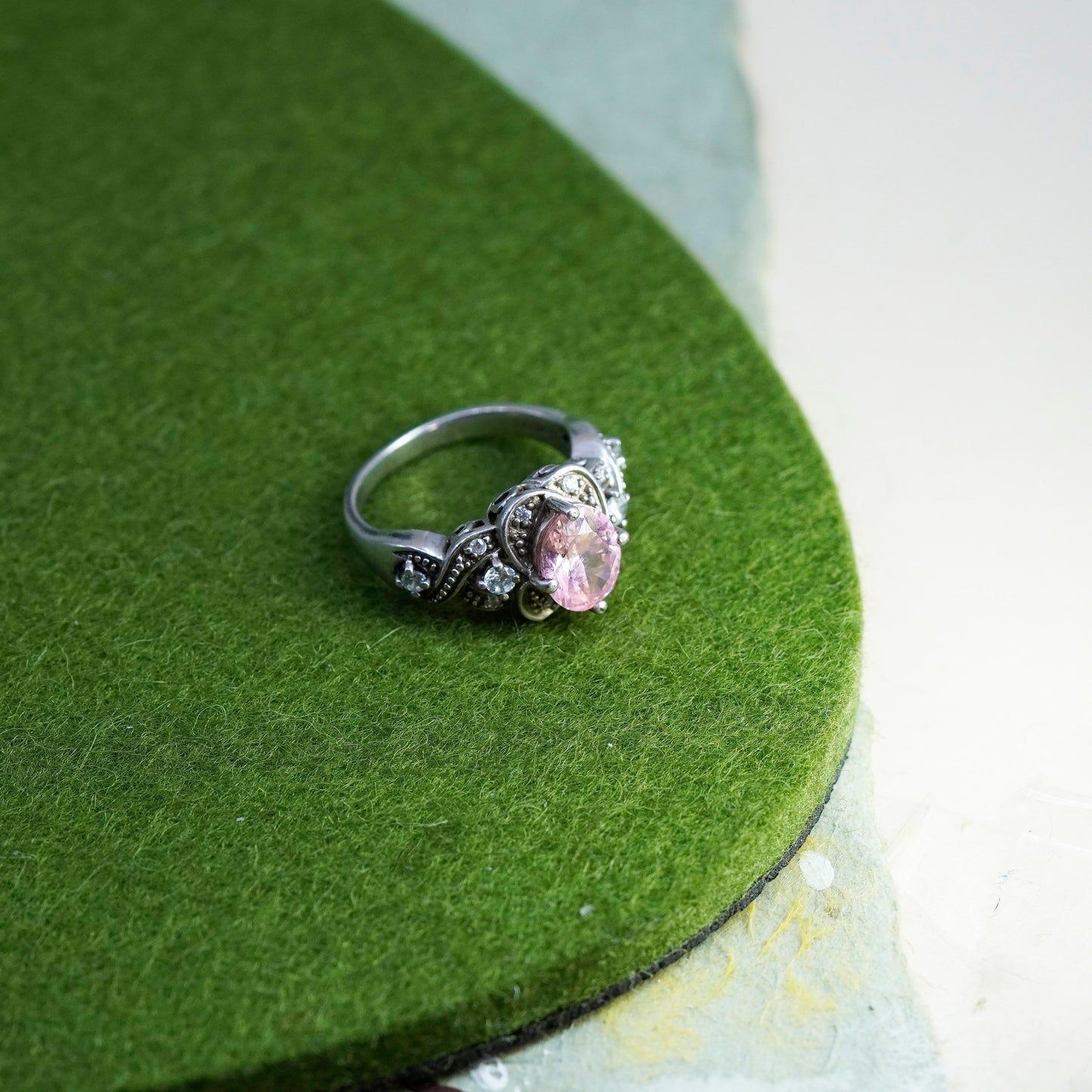 Size 7, Vintage Sterling 925 silver fashionable ring with pink clear crystal