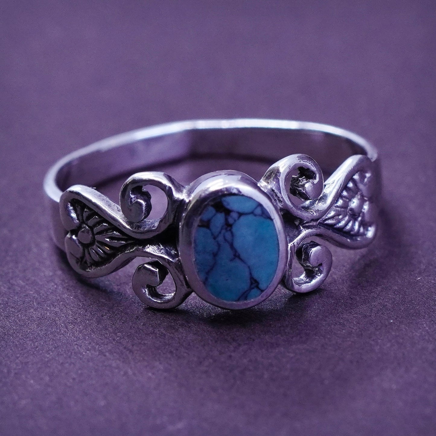 Size 8.5, vintage Sterling 925 silver handmade ring with turquoise and filigree