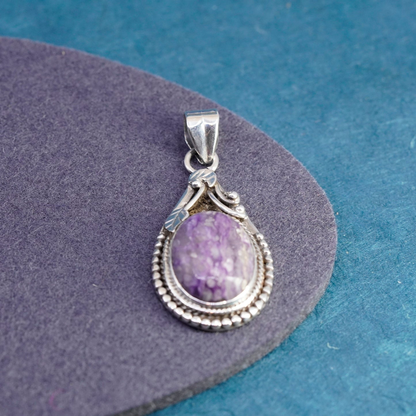 Vintage sterling 925 silver handmade pendant with oval amethyst and leaves
