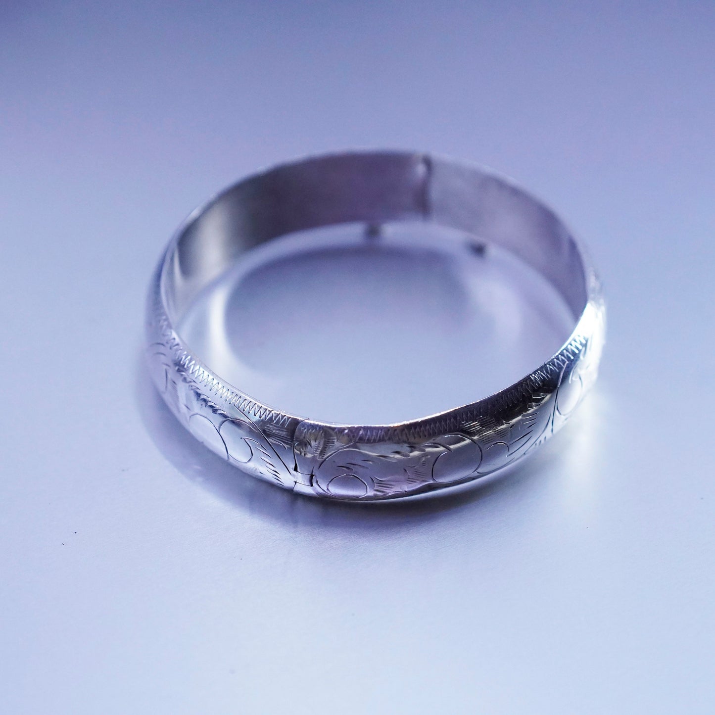 7”, Sterling 925 silver handmade bracelet, textured hinged bangle secure chain