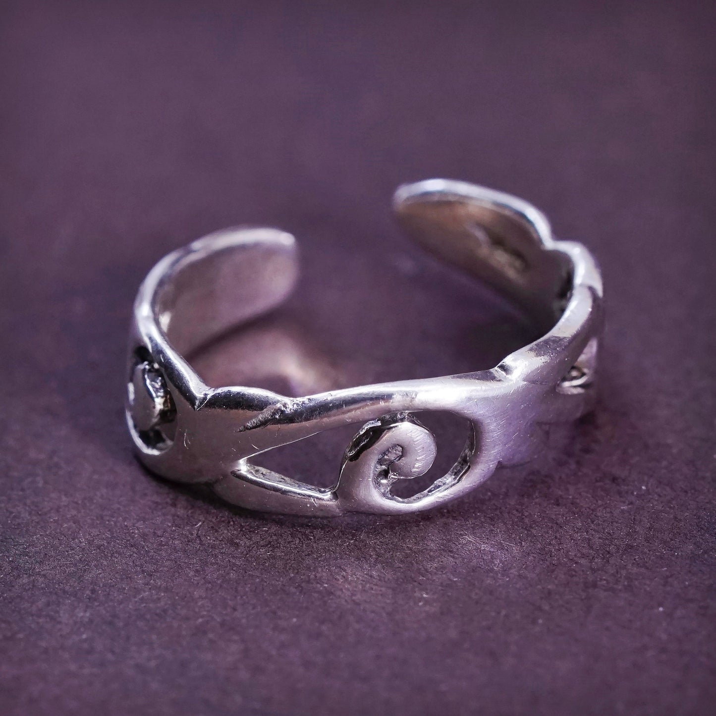 Size 1.5, vintage Sterling silver handmade tiny ring, 925 swirl band, open end