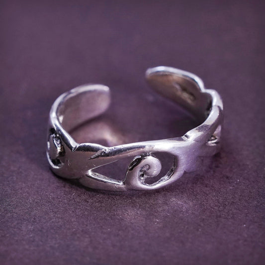Size 1.5, vintage Sterling silver handmade tiny ring, 925 swirl band, open end