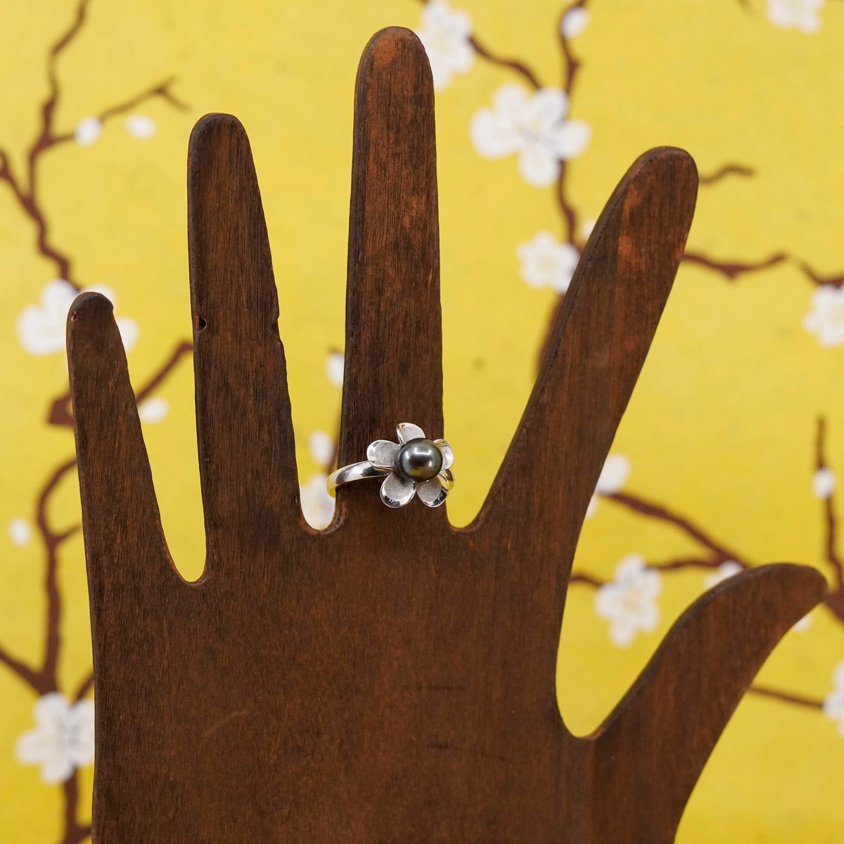 Size 7, vintage Sterling 925 silver handmade plumeria flower Ring black pearl