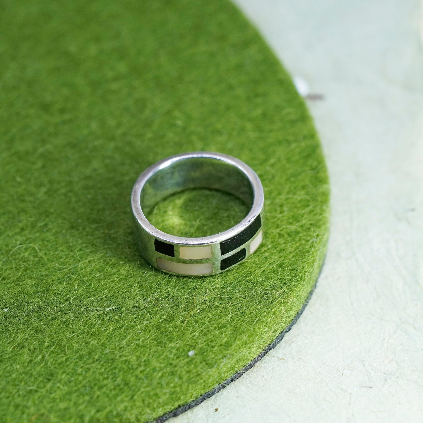 Size 5, vintage Sterling silver handmade ring, 925 band onyx mother of pearl