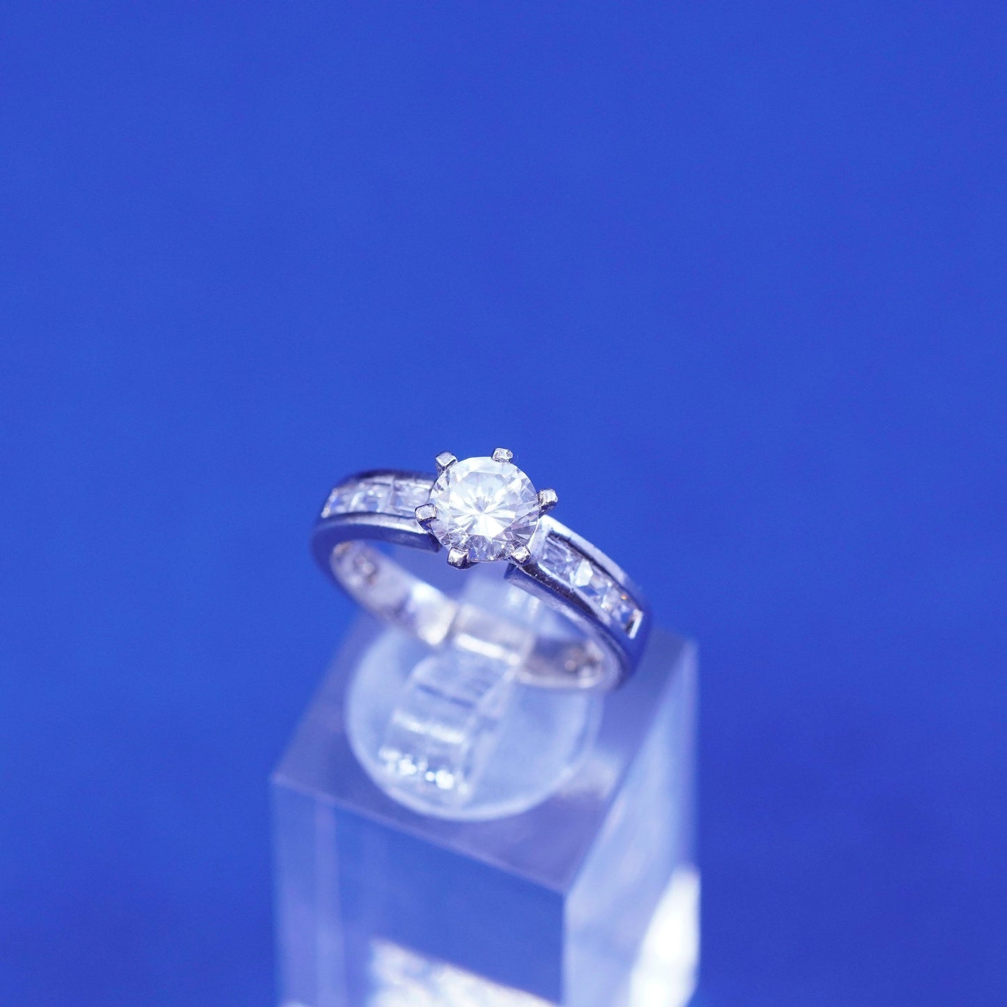 Size 7.5, vintage Sterling 925 silver engagement ring with cz