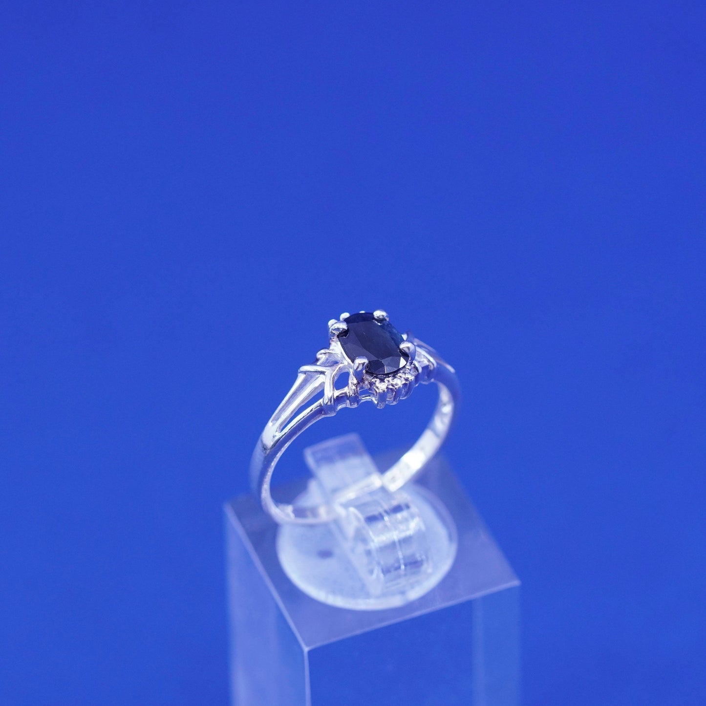 Size 7.25, vintage Sterling 925 silver handmade ring with sapphire