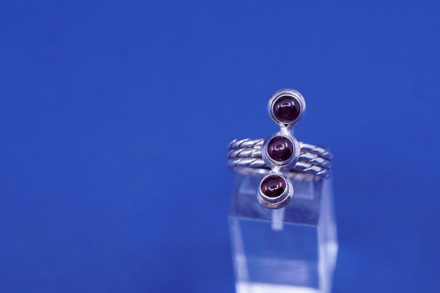 Size 6.25, vintage Sterling 925 silver handmade ring with garnet