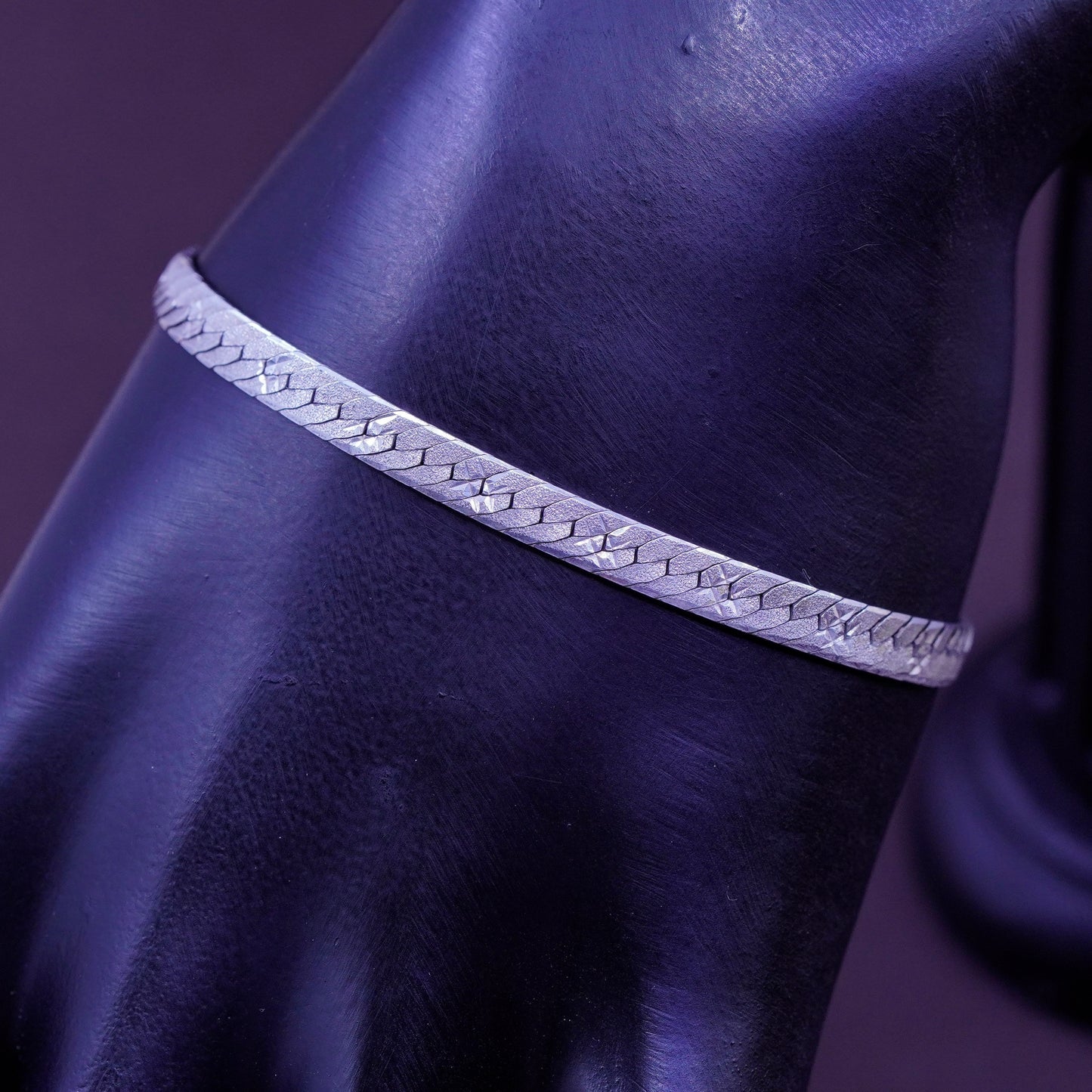 7”, 5mm, Vintage Sterling silver textured herringbone bracelet, Italy 925 chain