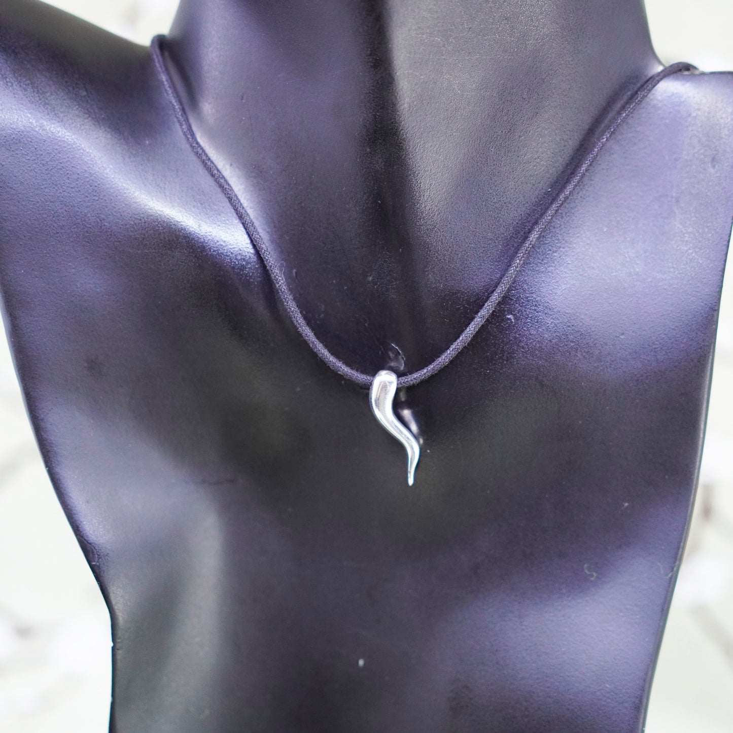 14”, Italian Sterling Silver black linen Chain Necklace with 925 horn Pendant