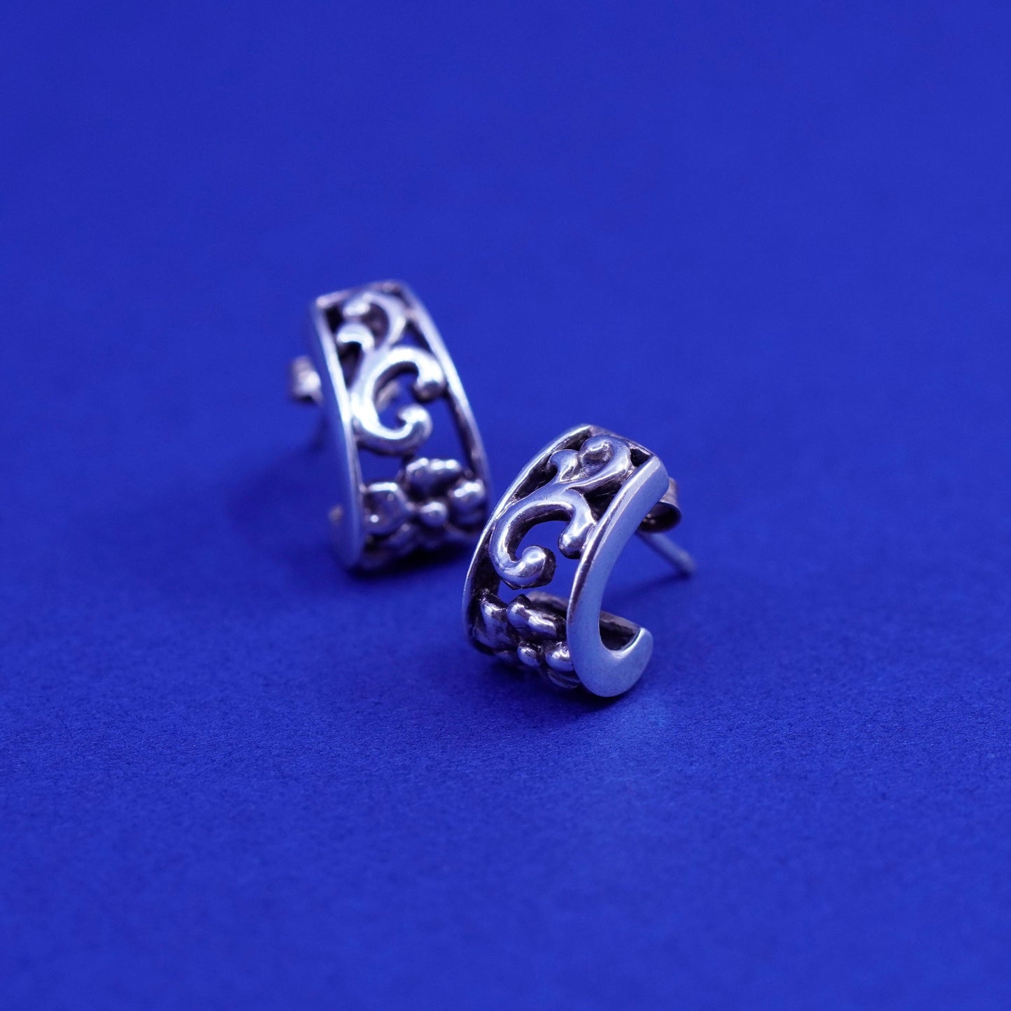 0.5”, Vintage Sterling silver handmade earrings, 925 Huggie studs with filigree