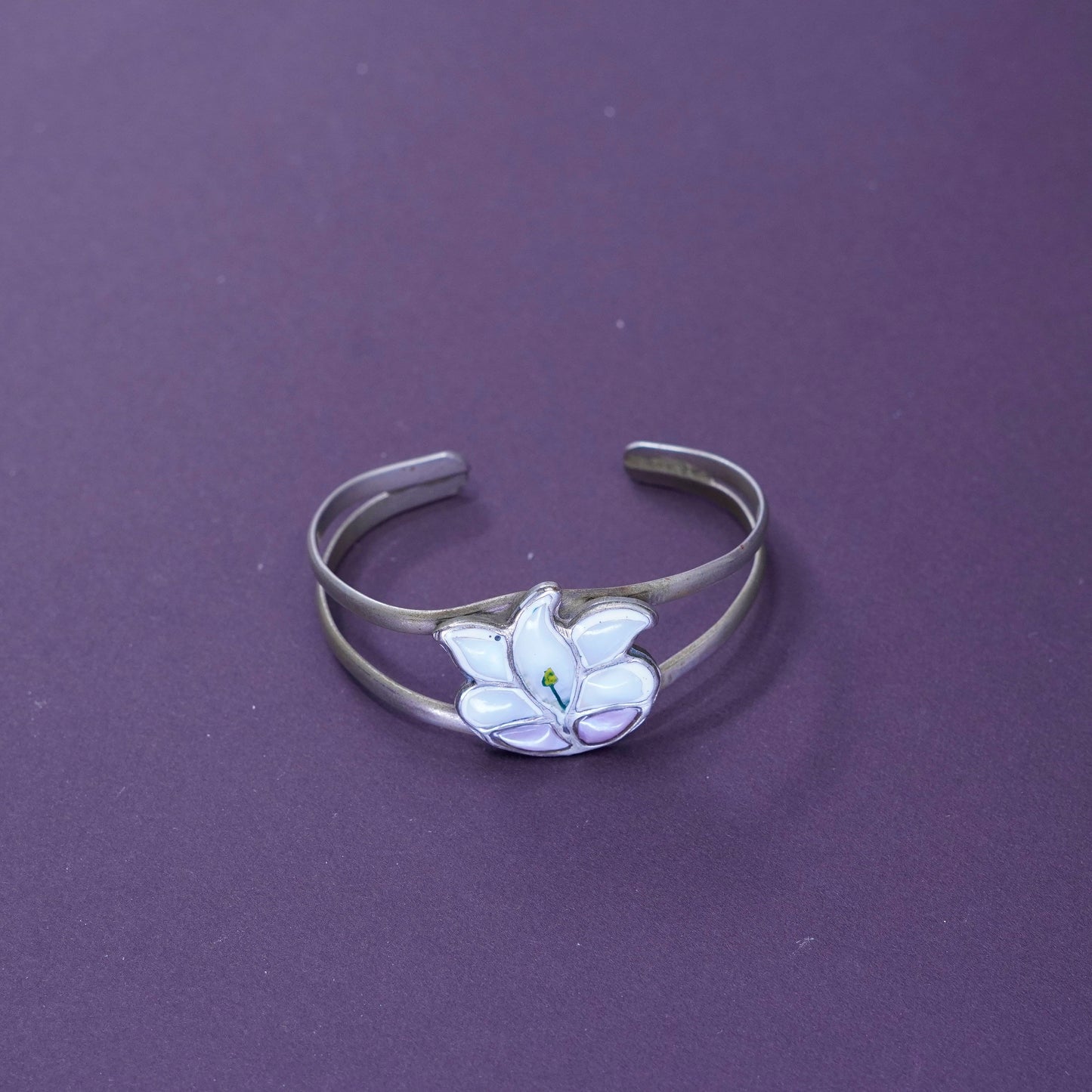 5.5”, vtg mexico alpaca silver handmade bracelet with mother of pearl flower