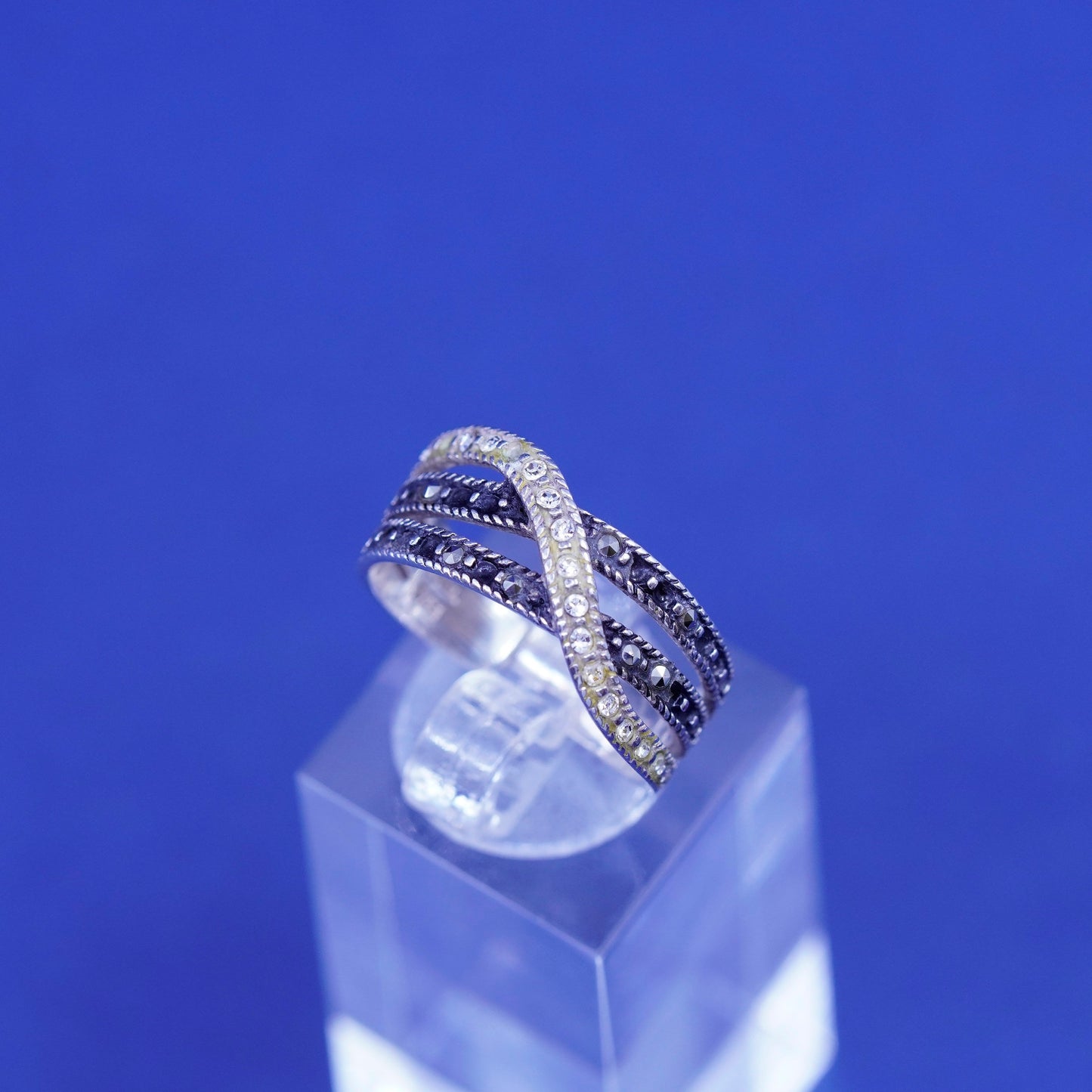Size 7.25, vintage sterling silver ring with cluster Cz, band