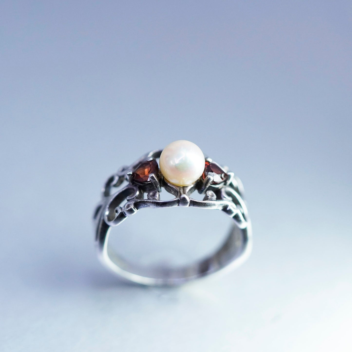 Size 9, vintage Sterling 925 silver handmade filigree band ring with ruby pearl
