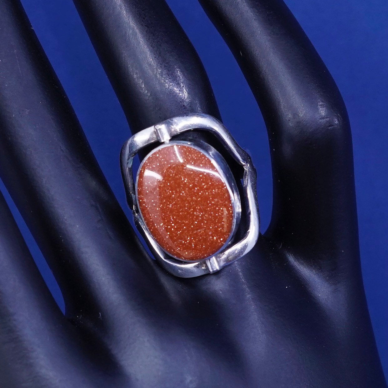Size 7.75, vtg sterling silver handmade spinner ring w/ sodalite N goldstone