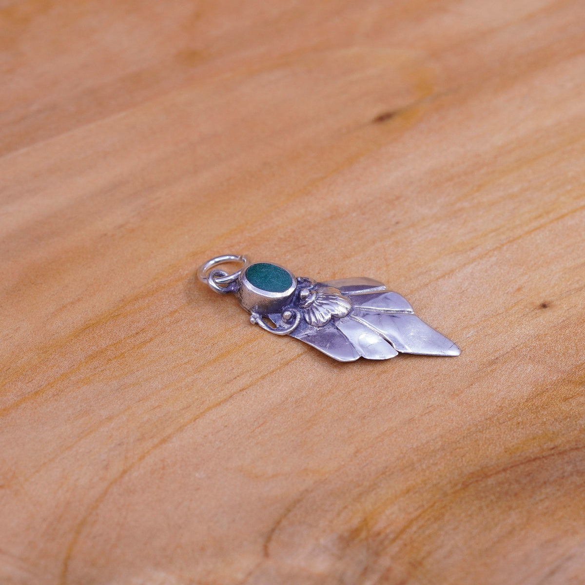 Vintage Sterling 925 silver pendant with oval malachite inlay