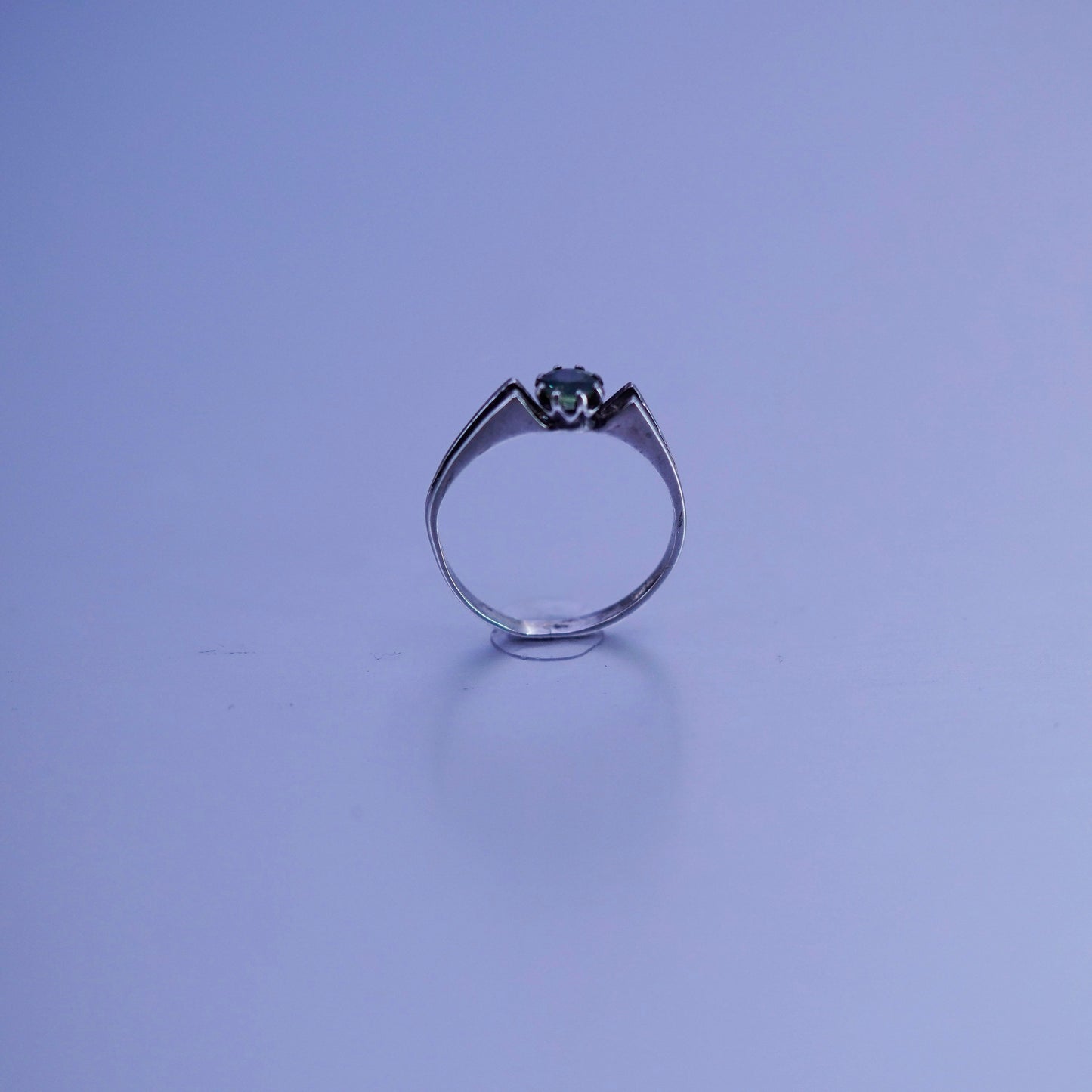 Size 6.5, vintage Sterling 925 silver handmade wrap ring with peridot