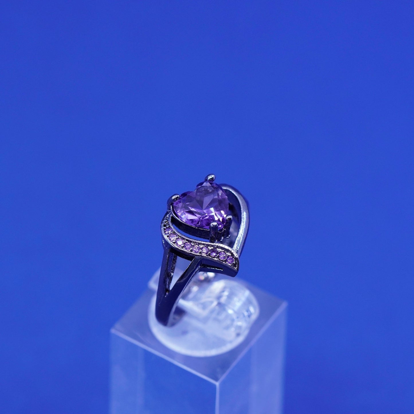 Size 8, vintage Sterling 925 silver handmade oxidized ring with heart amethyst