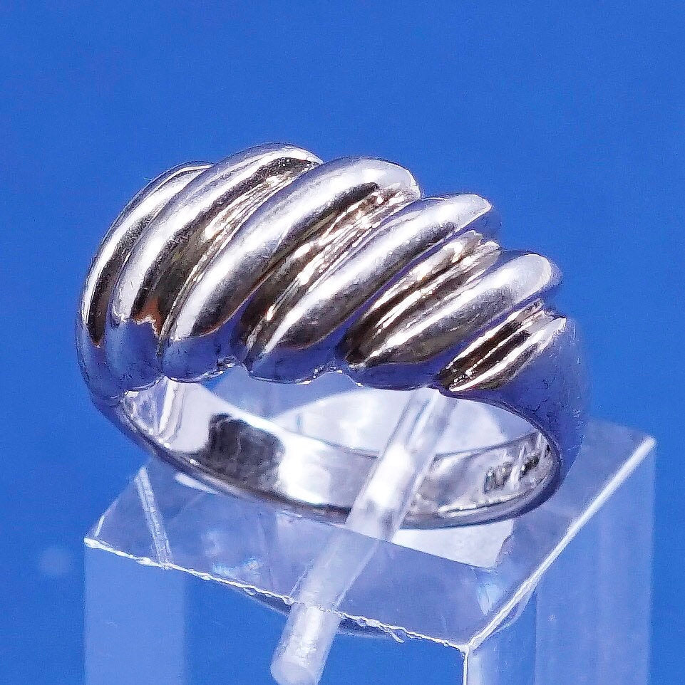 Size 7, vtg Sterling silver handmade ribbed ring, 925 statement ring w/ wave