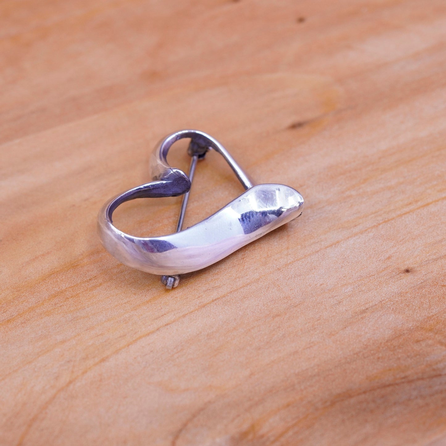 Vintage 1980s handmade modern sterling 925 silver heart shaped brooch