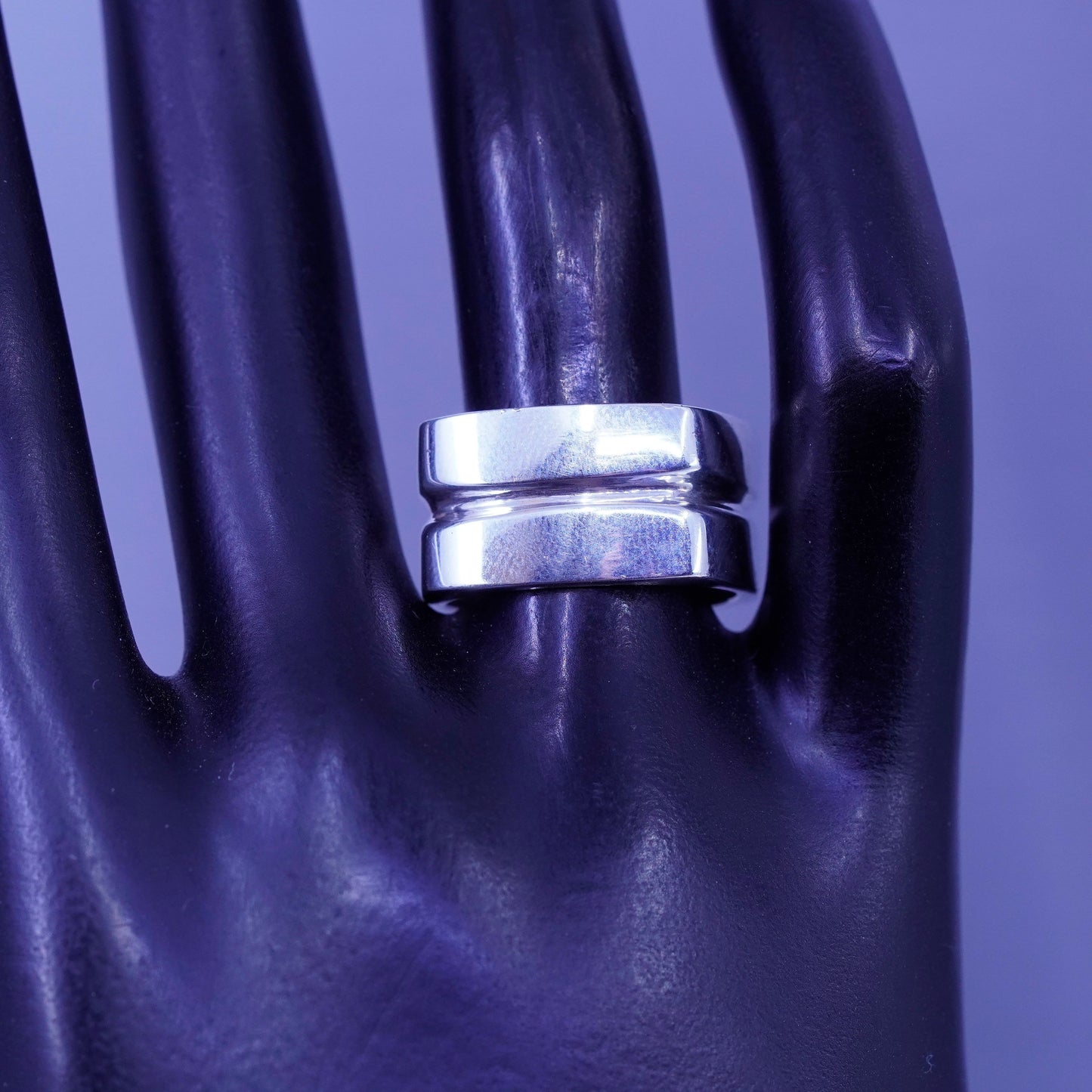 Size 7.75, vintage southwestern Sterling 925 silver ring, wide rubber band