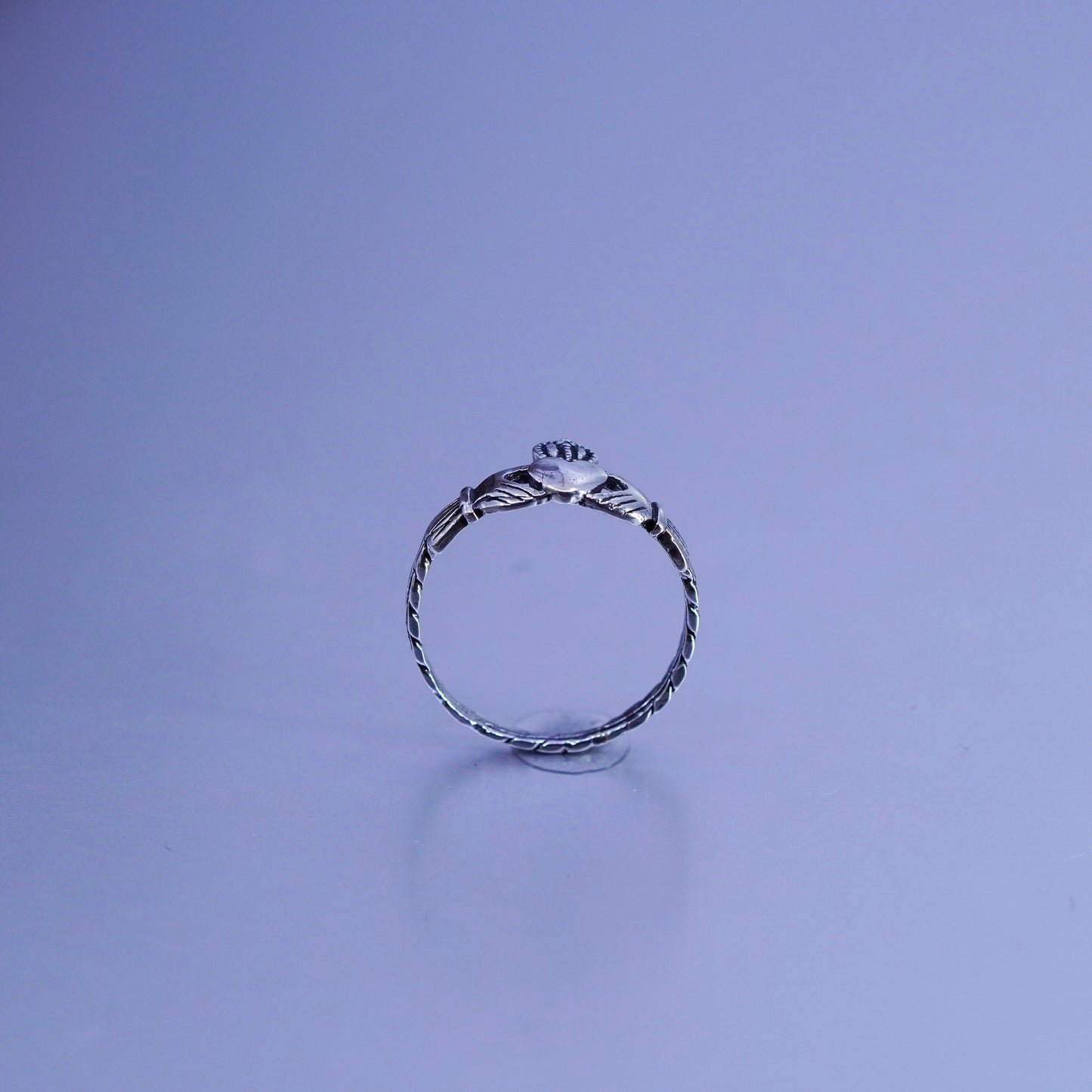 Size 8, Irish Claddagh friendship Sterling 925 silver ring, holding heart band