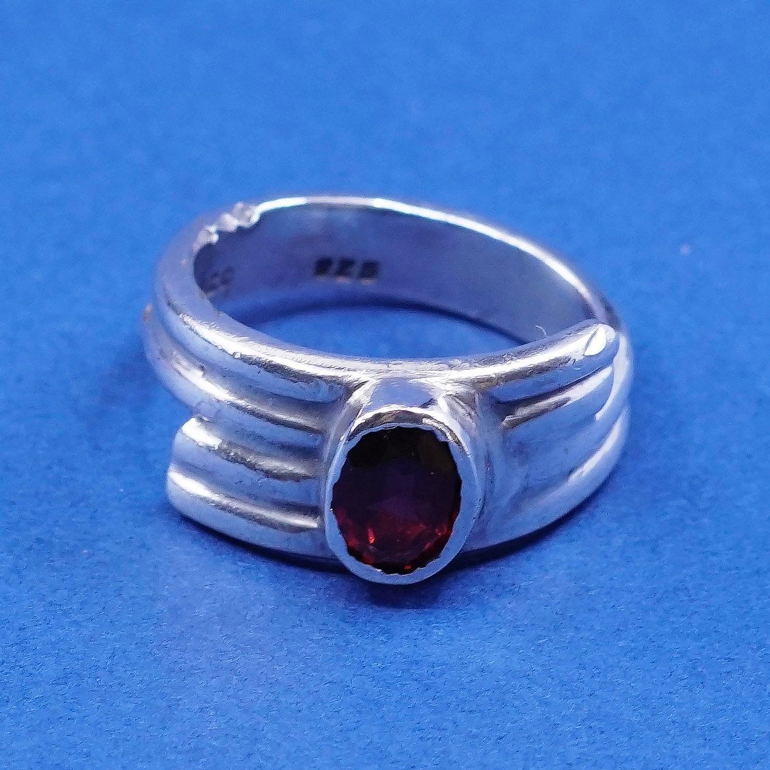 Size 8.75, vtg mexico Sterling silver handmade ring, 925 w/ Ruby