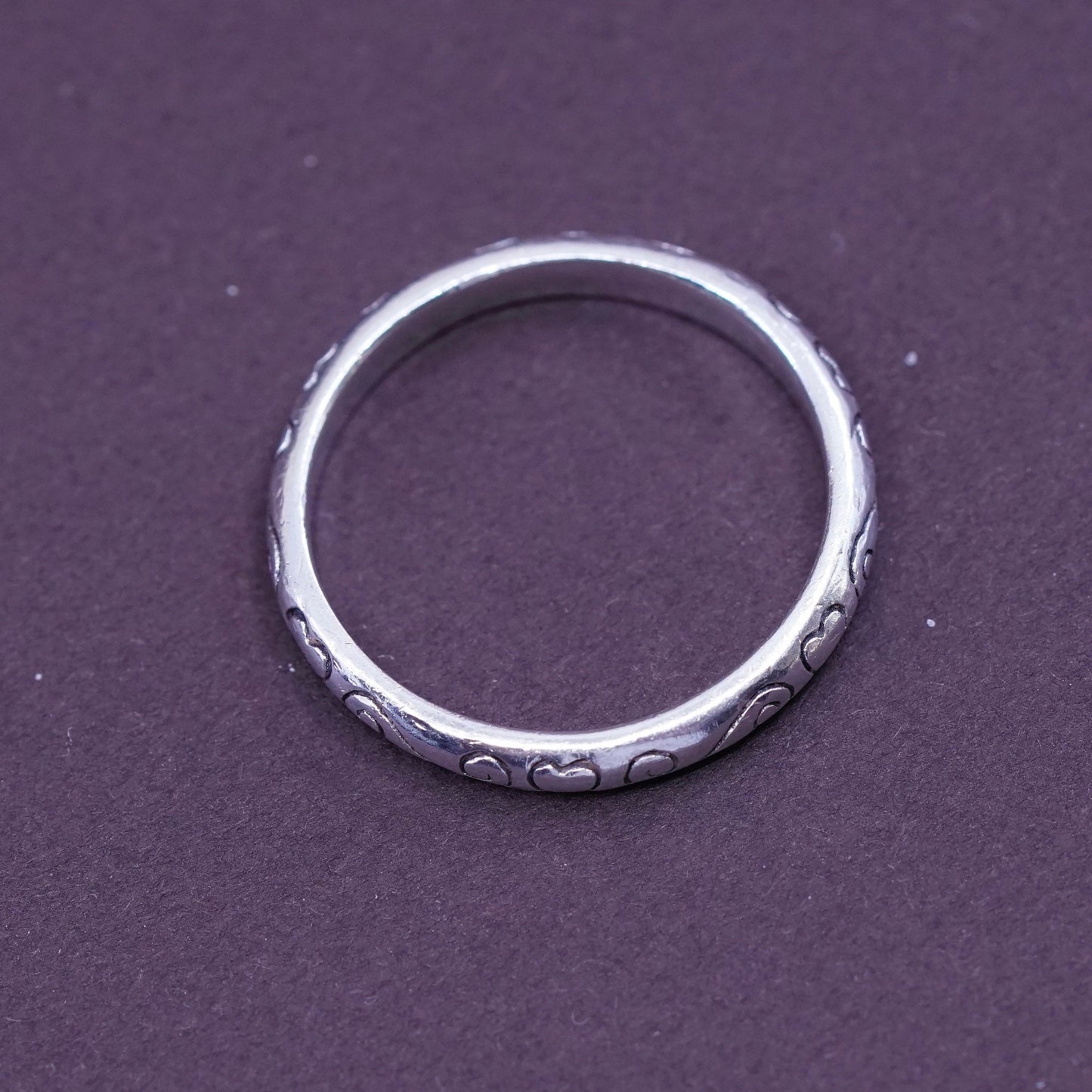 Size 7, vtg sterling silver handmade ring, 925 stackable band embossed Heart
