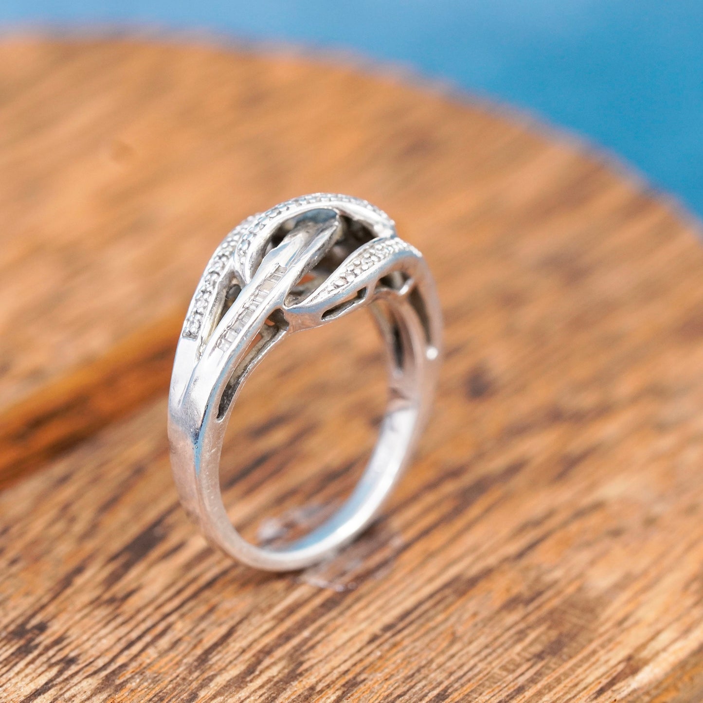 Size 7, vintage Sterling 925 silver entwined ring with genuine diamond