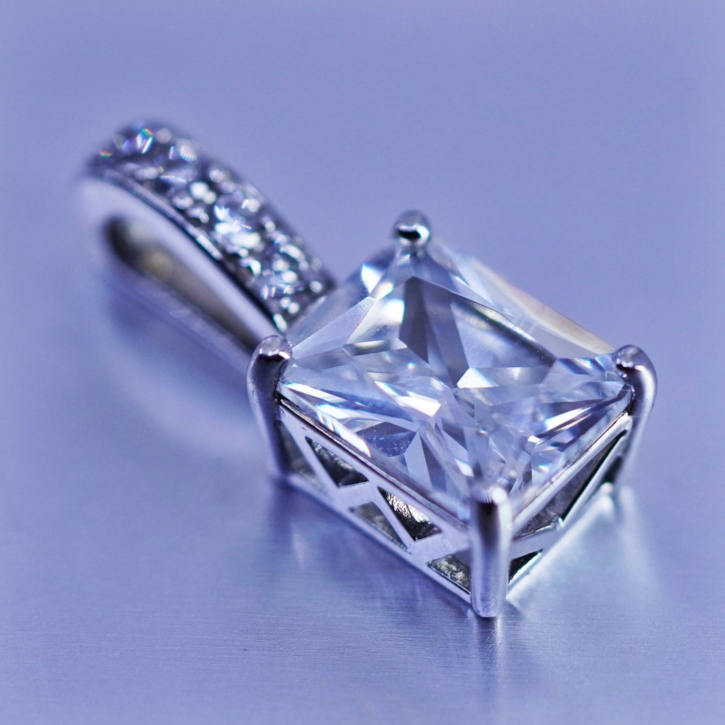 antique sterling 925 silver pendant with round Cz