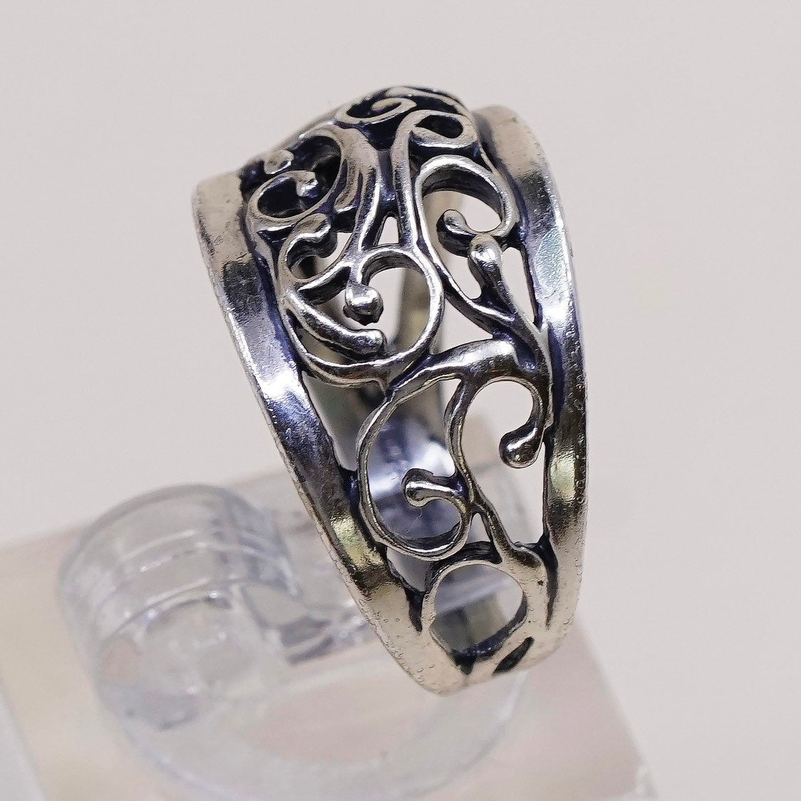 sz 7.5, vintage Sterling silver handmade ring, 925 band w/ swirl pattern