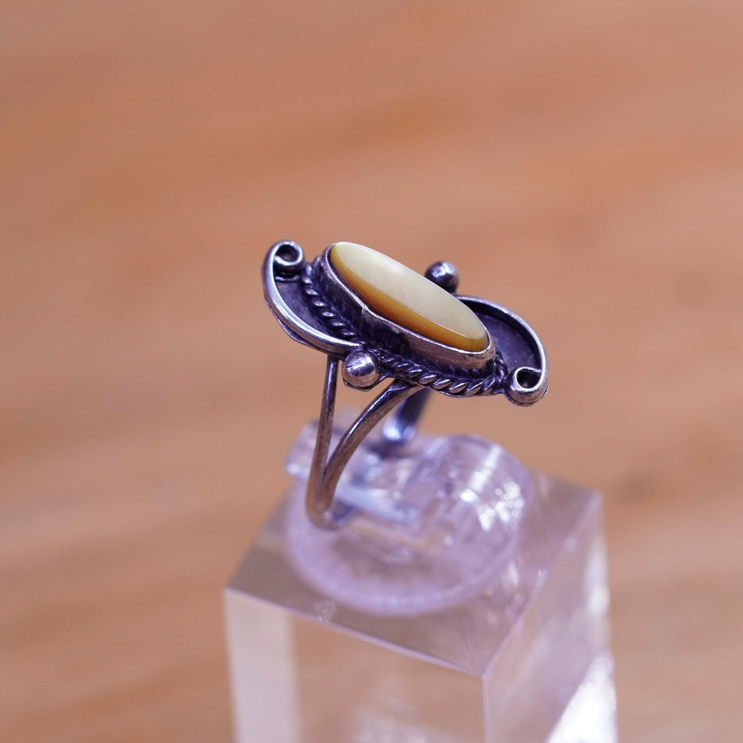 Size 5, vintage Sterling 925 silver handmade ring with mother of pearl beads
