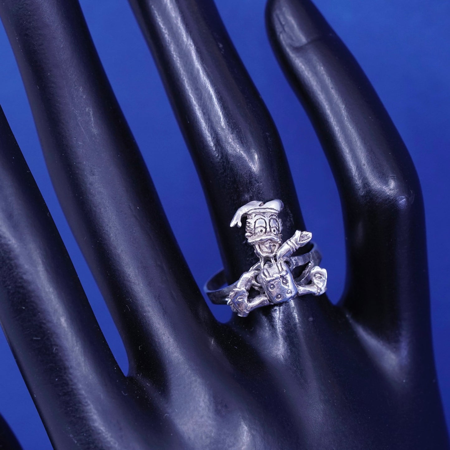 Size 7.5, sterling 925 silver ring, Disney Donald duck with movable joints