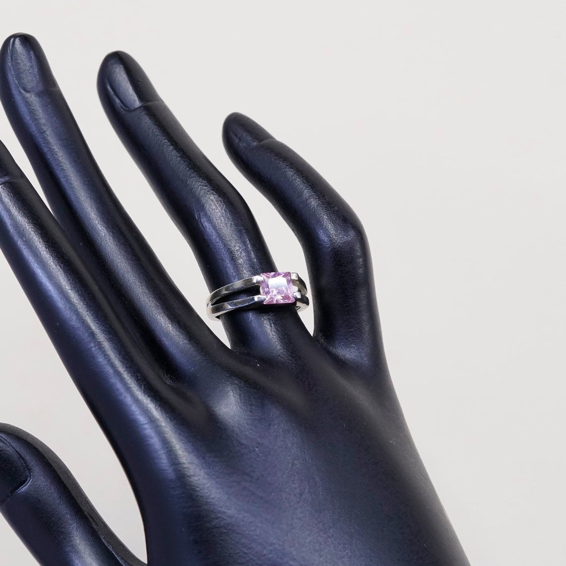 Size 6, vtg Sterling silver handmade ring, 925 wiw/th pink crystal