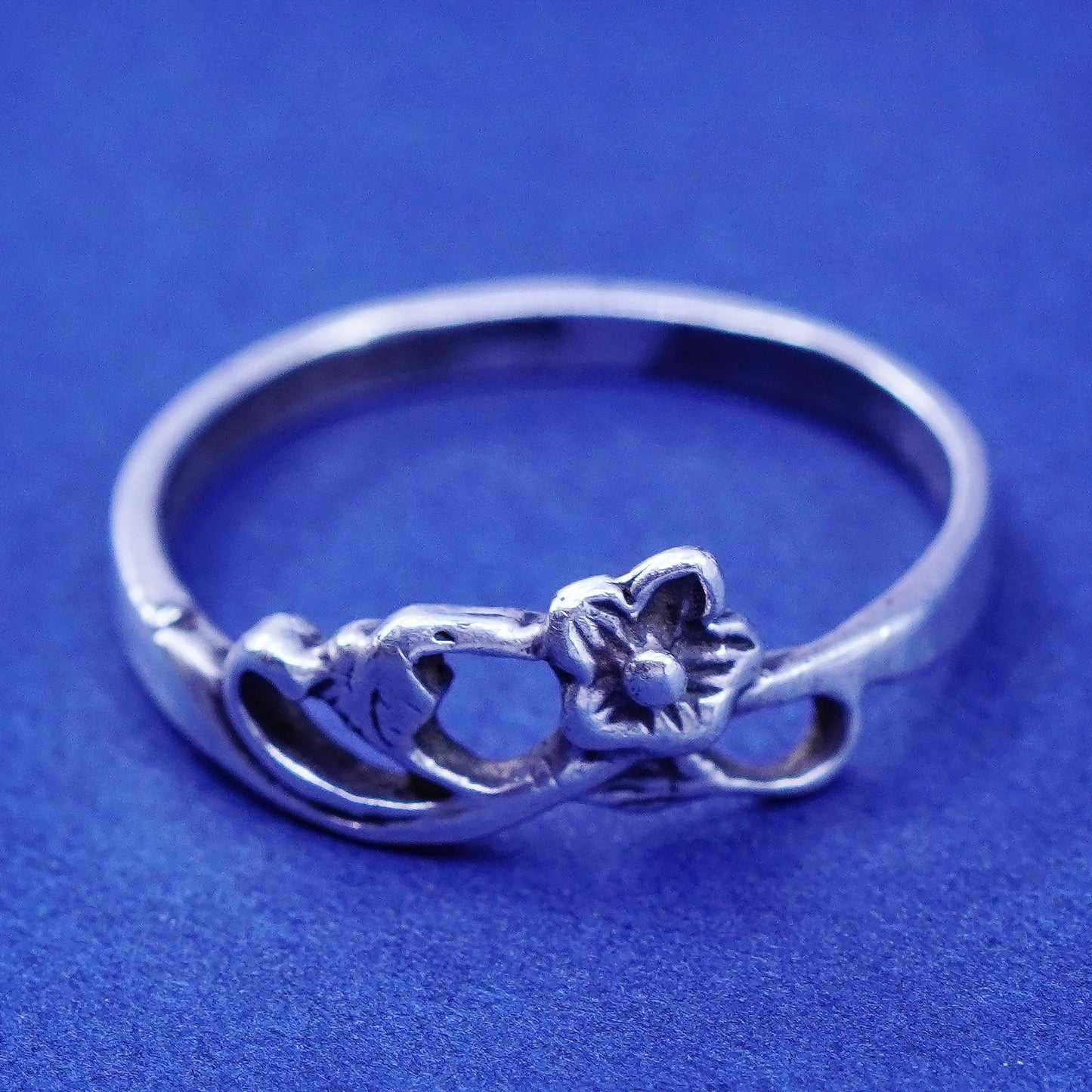 Size 5.5, vintage Sterling silver handmade ring, 925 flower band